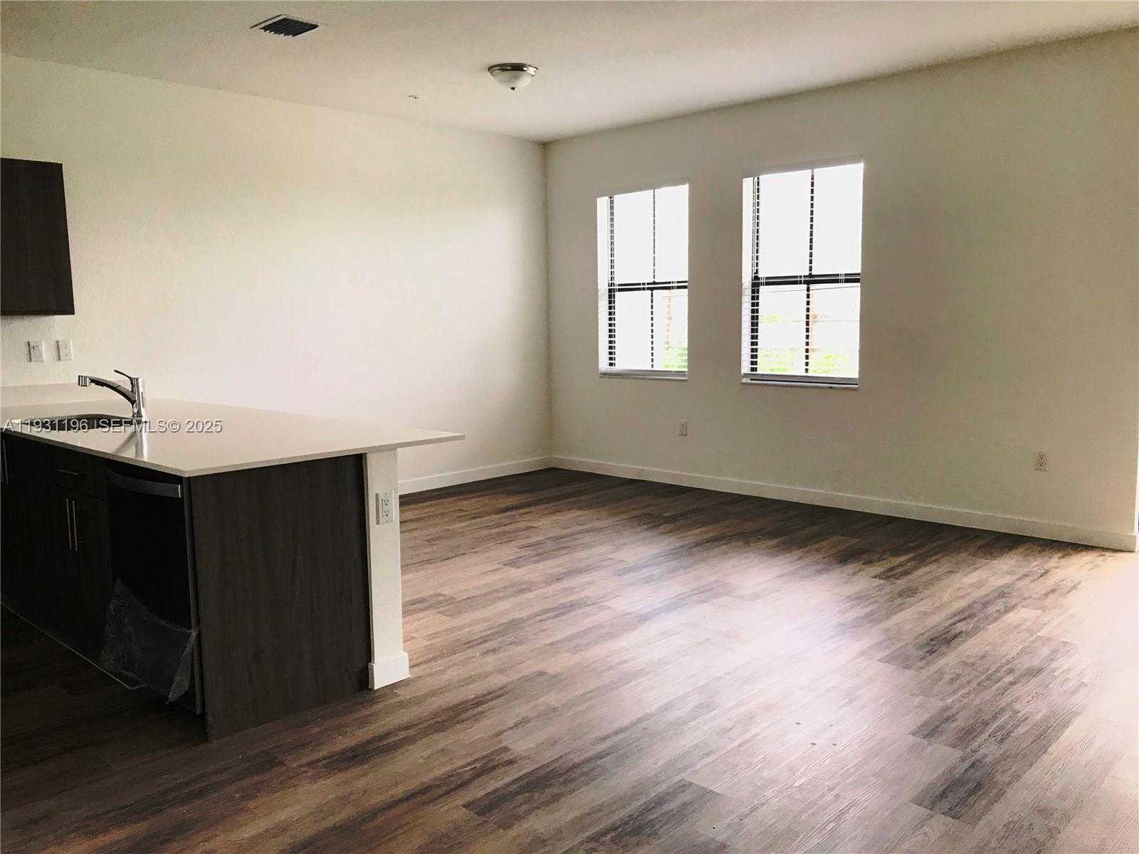 Small Image of 15650 SOUTH WEST 136 ST #103, Miami Number 4