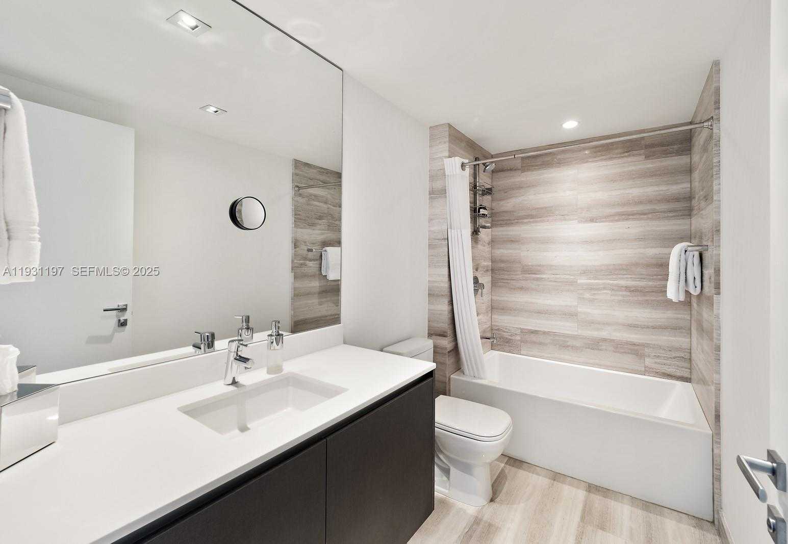 Small Image of 1451 BRICKELL AVE #2405, Miami Number 14