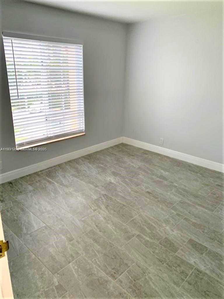 Small Image of 5201 GENEVA WAY #304, Doral Number 10