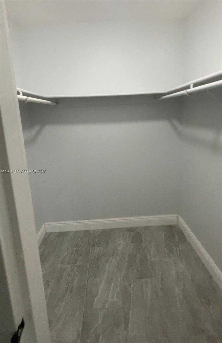 Small Image of 5201 GENEVA WAY #304, Doral Number 13