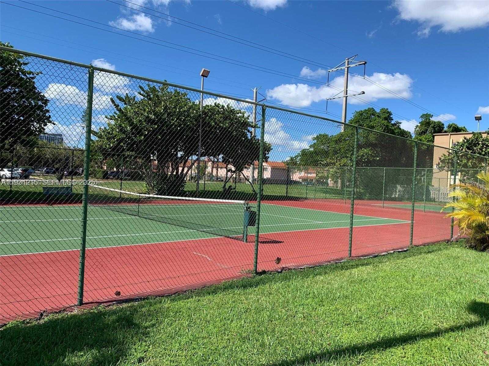 Small Image of 5201 GENEVA WAY #304, Doral Number 17