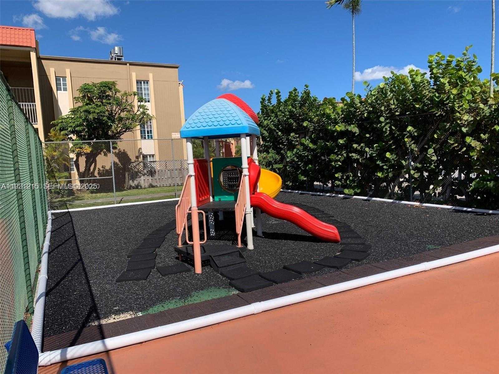 Small Image of 5201 GENEVA WAY #304, Doral Number 18