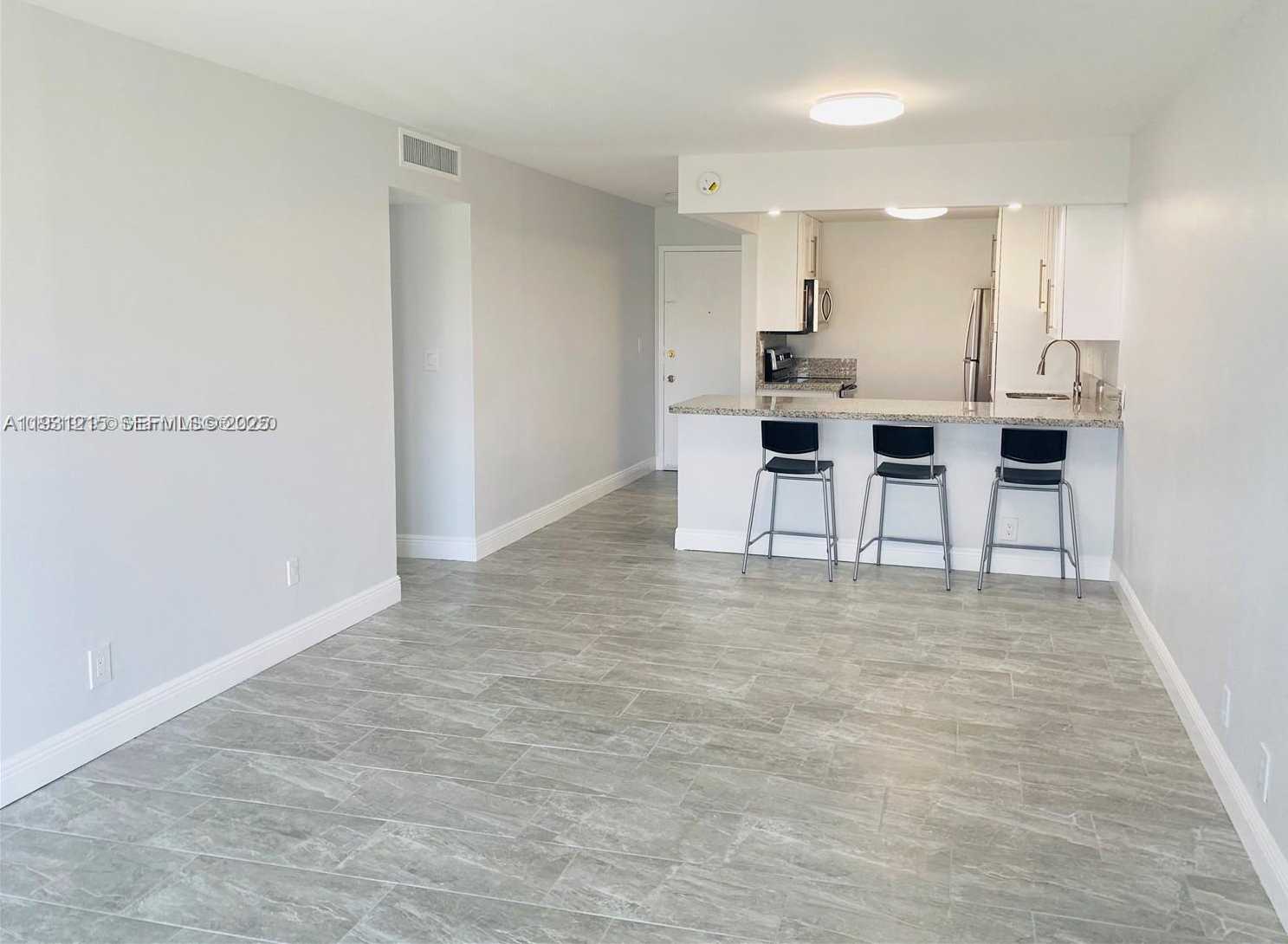 Small Image of 5201 GENEVA WAY #304, Doral Number 8