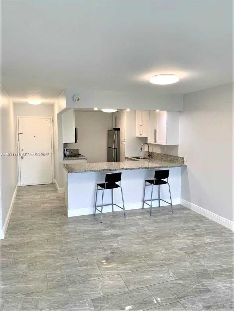 Small Image of 5201 GENEVA WAY #304, Doral Number 9