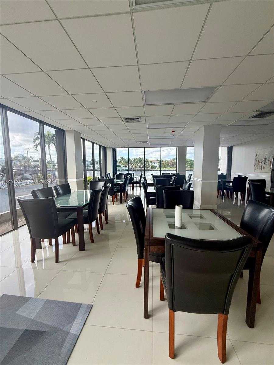 Imagen de Pequeño Objeto