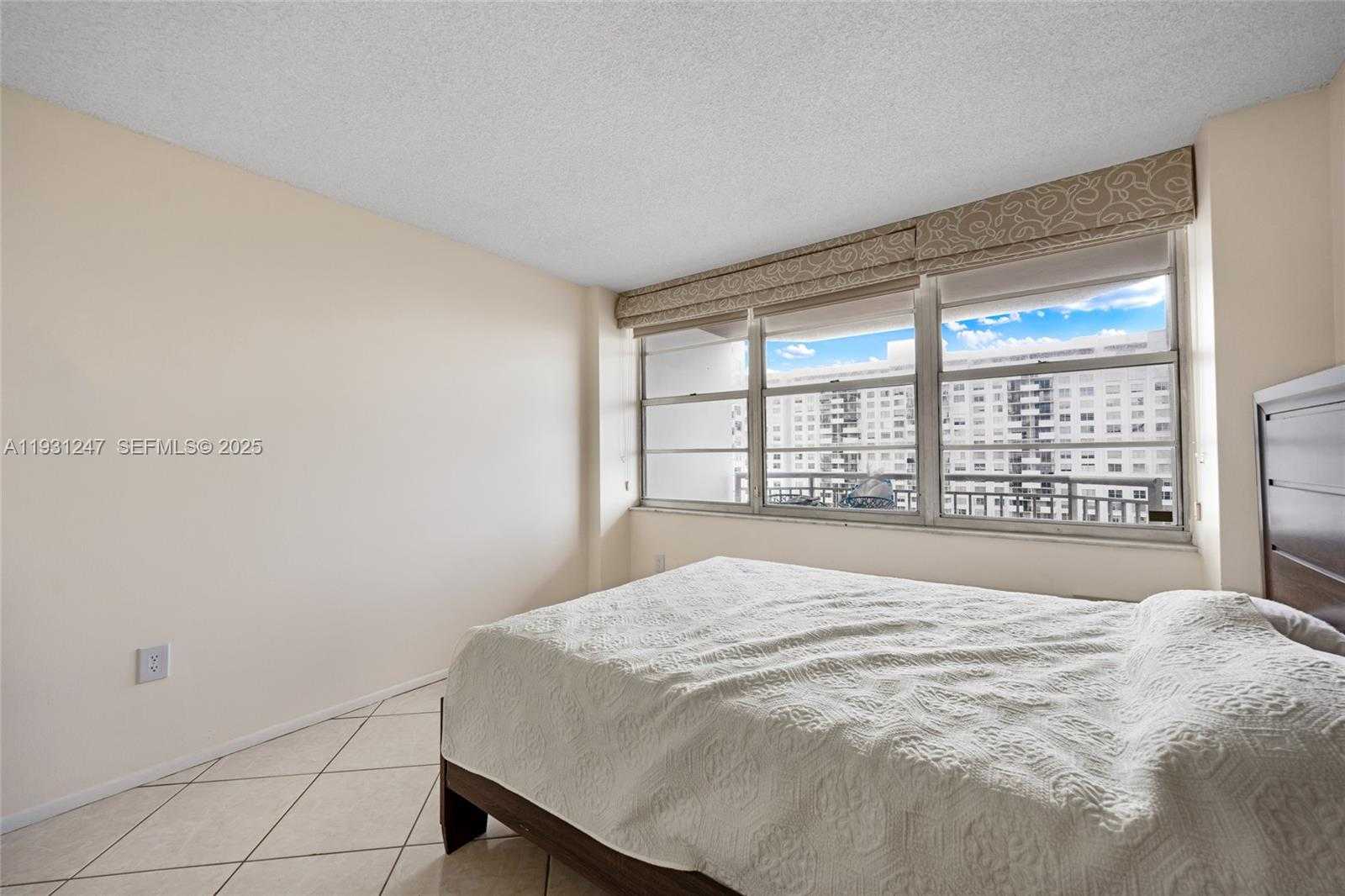 Small Image of 18081 BISCAYNE BLVD #1401, Aventura Number 14