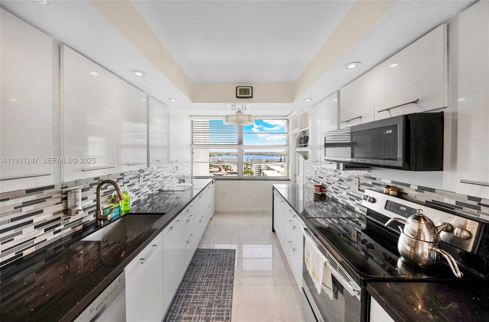 Small Image of 18081 BISCAYNE BLVD #1401, Aventura Number 16