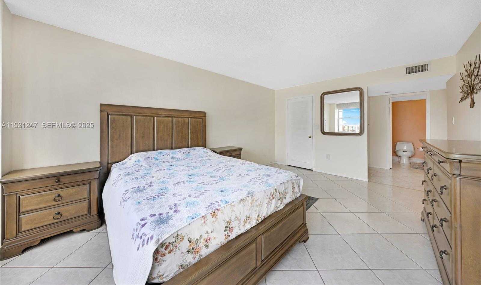 Small Image of 18081 BISCAYNE BLVD #1401, Aventura Number 19