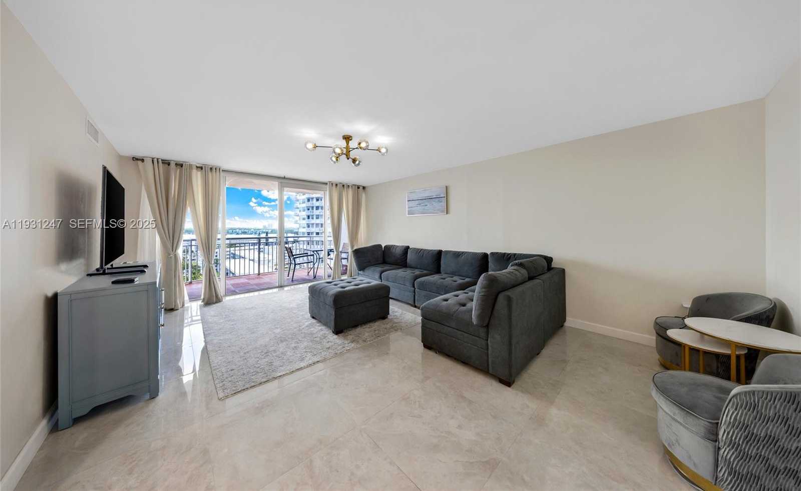 Small Image of 18081 BISCAYNE BLVD #1401, Aventura Number 31