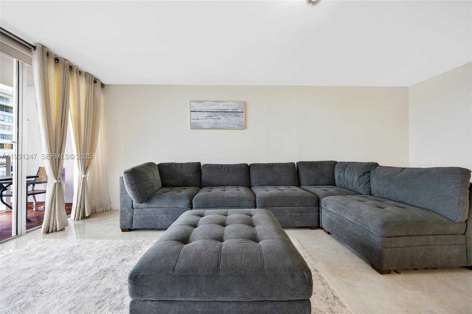 Small Image of 18081 BISCAYNE BLVD #1401, Aventura Number 32