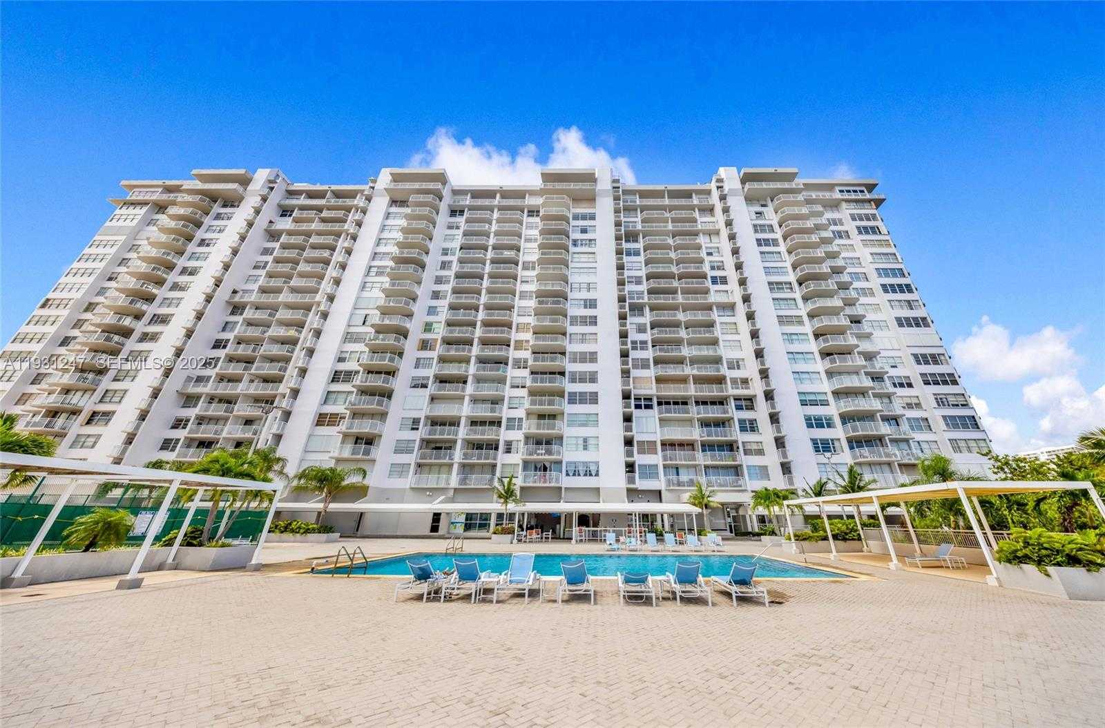 Small Image of 18081 BISCAYNE BLVD #1401, Aventura Number 4