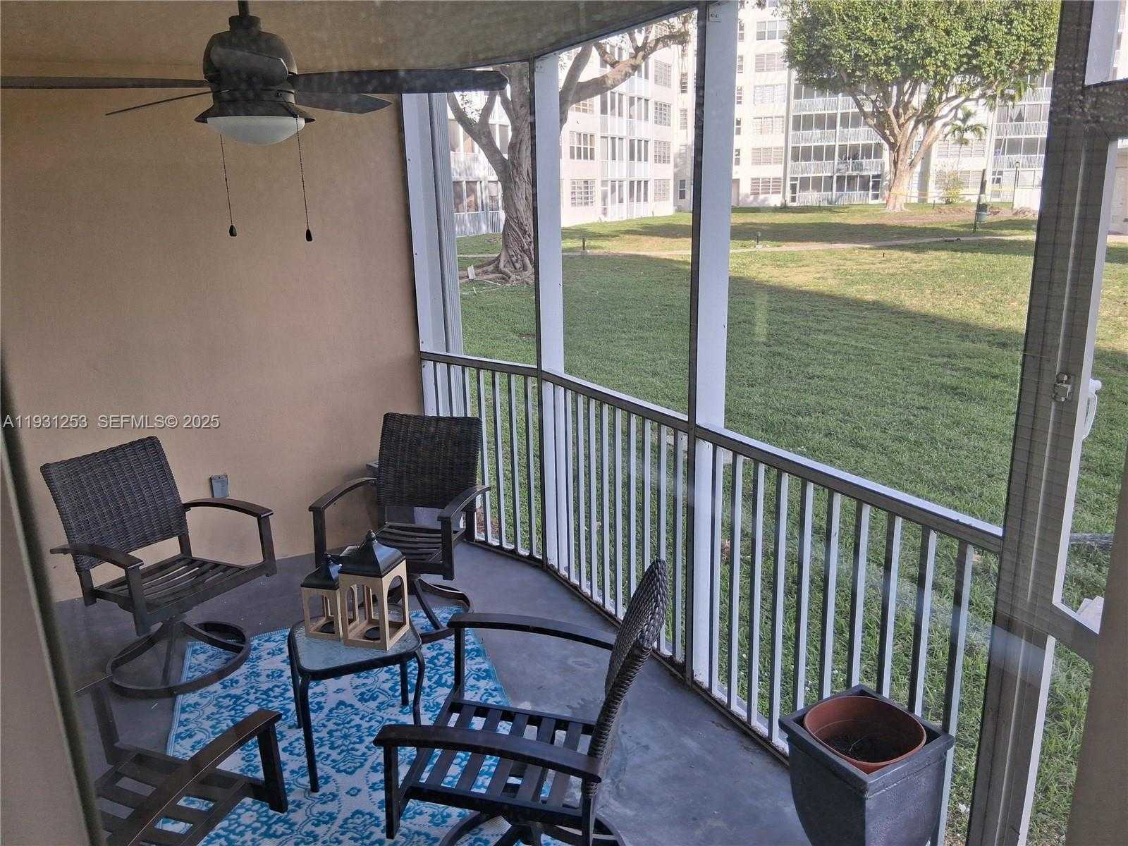 Small Image of 1750 NE 191st St, Miami, FL 33179, USA Number 10