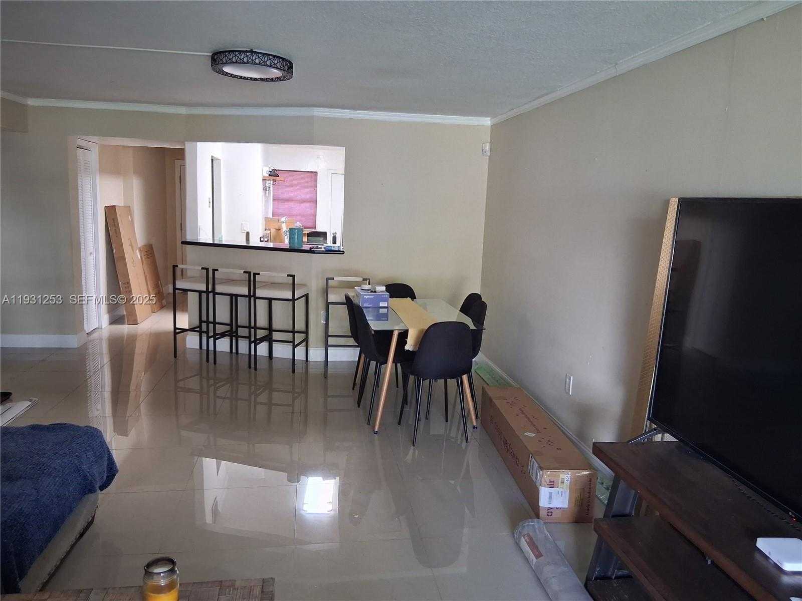 Small Image of 1750 NE 191st St, Miami, FL 33179, USA Number 16