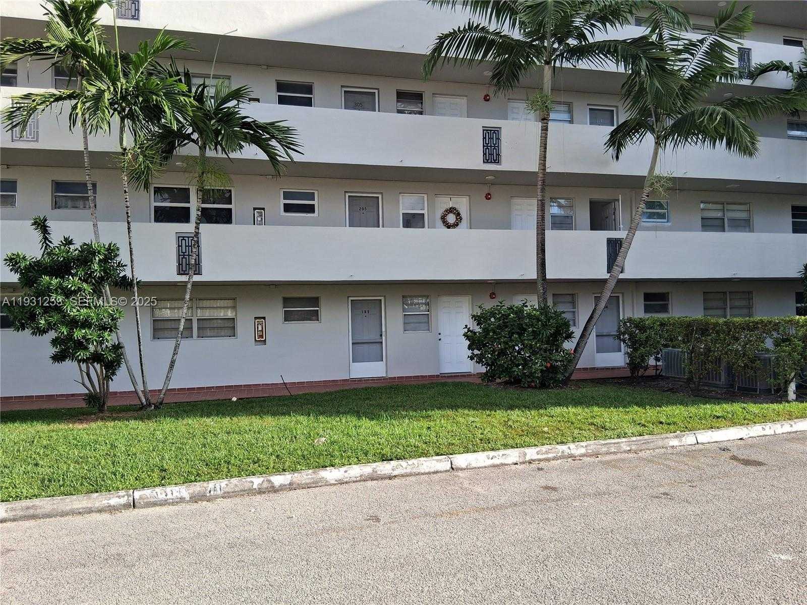 Small Image of 1750 NE 191st St, Miami, FL 33179, USA Number 4