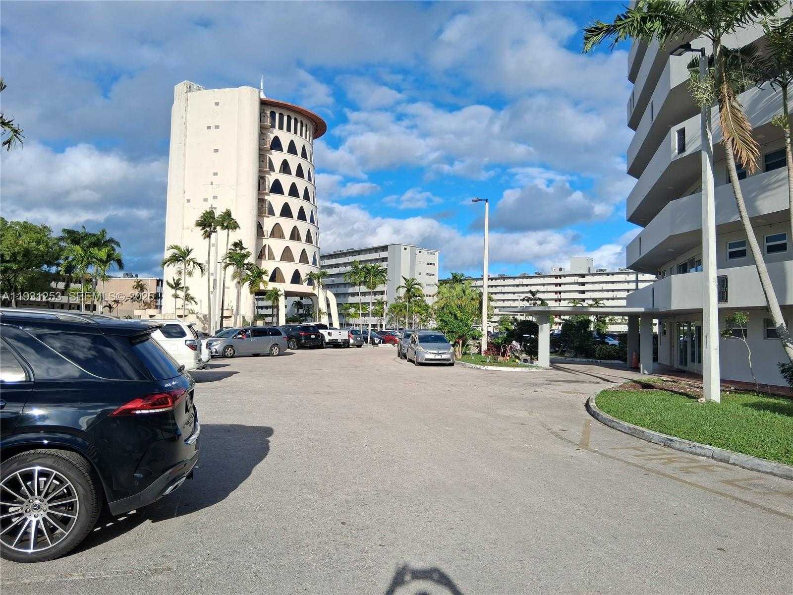 Small Image of 1750 NE 191st St, Miami, FL 33179, USA Number 6