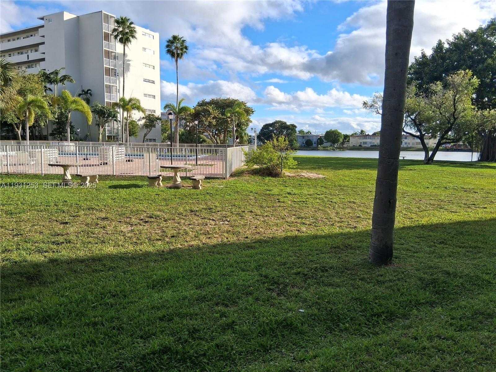 Small Image of 1750 NE 191st St, Miami, FL 33179, USA Number 9