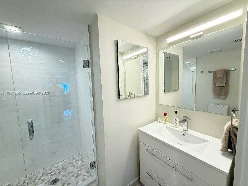 Small Image of 1155 BRICKELL BAY DR #2108, Miami Number 24