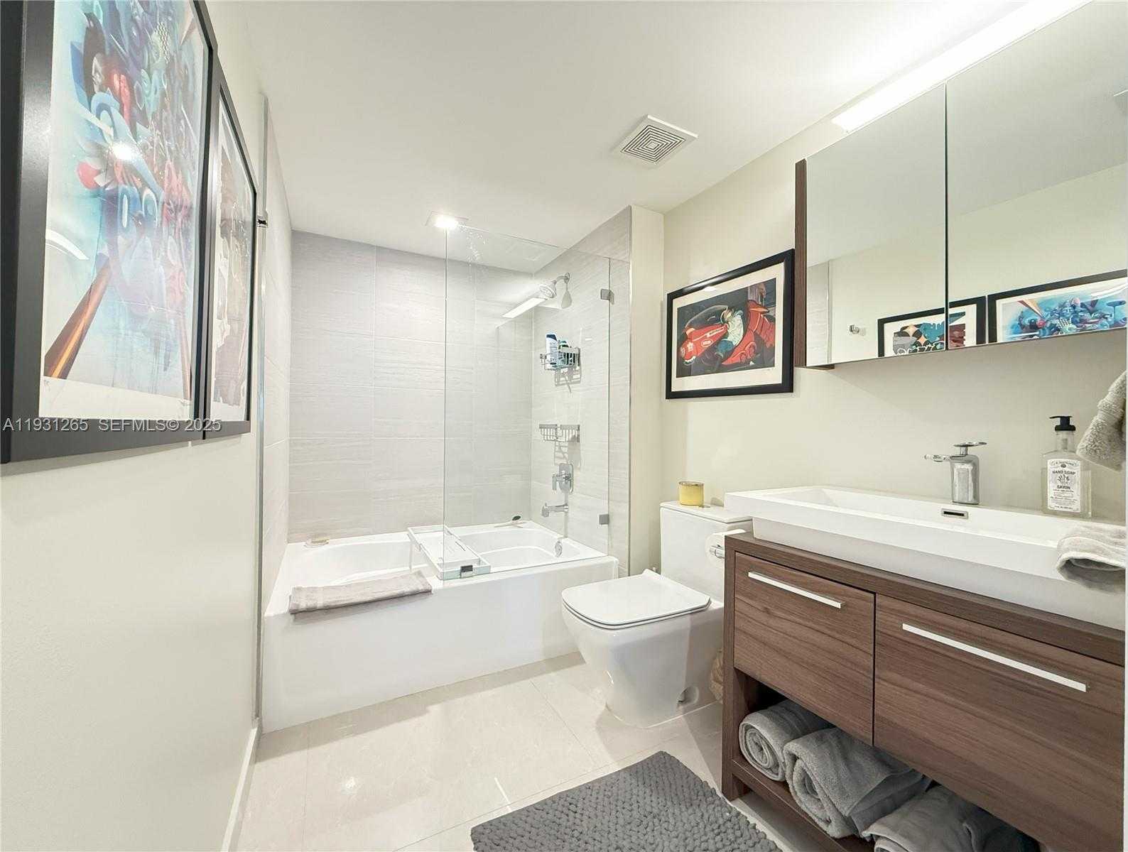 Small Image of 1155 BRICKELL BAY DR #2108, Miami Number 25