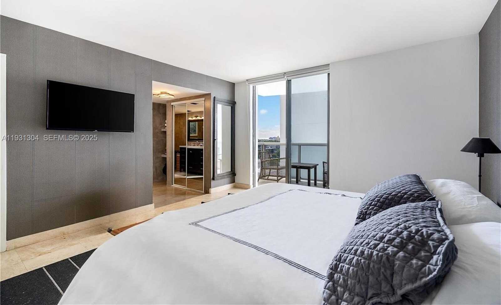 Small Image of 1900 SUNSET HARBOUR DR #1715, Miami Beach Number 15