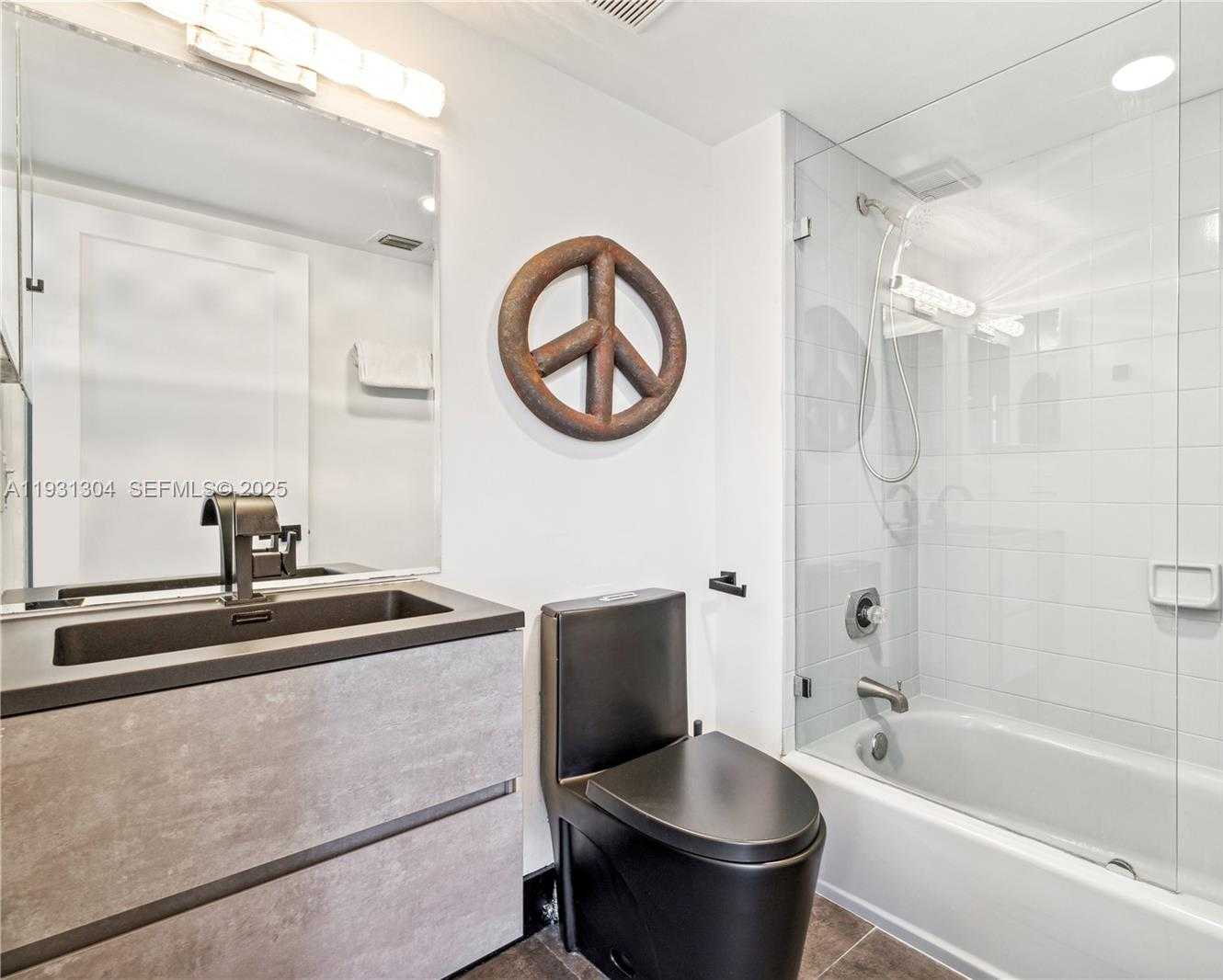 Small Image of 1900 SUNSET HARBOUR DR #1715, Miami Beach Number 7