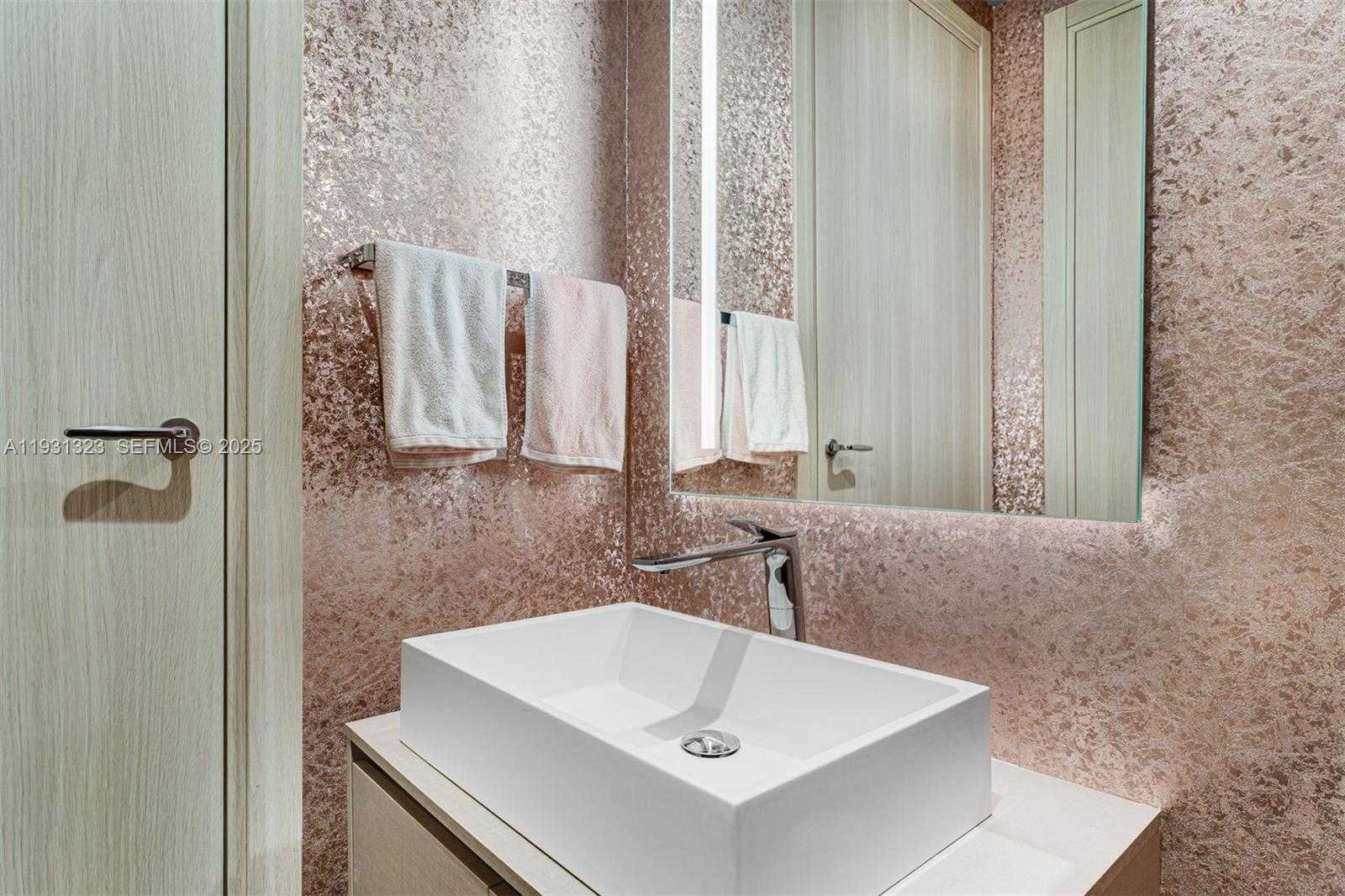 Imagen de Pequeño Objeto