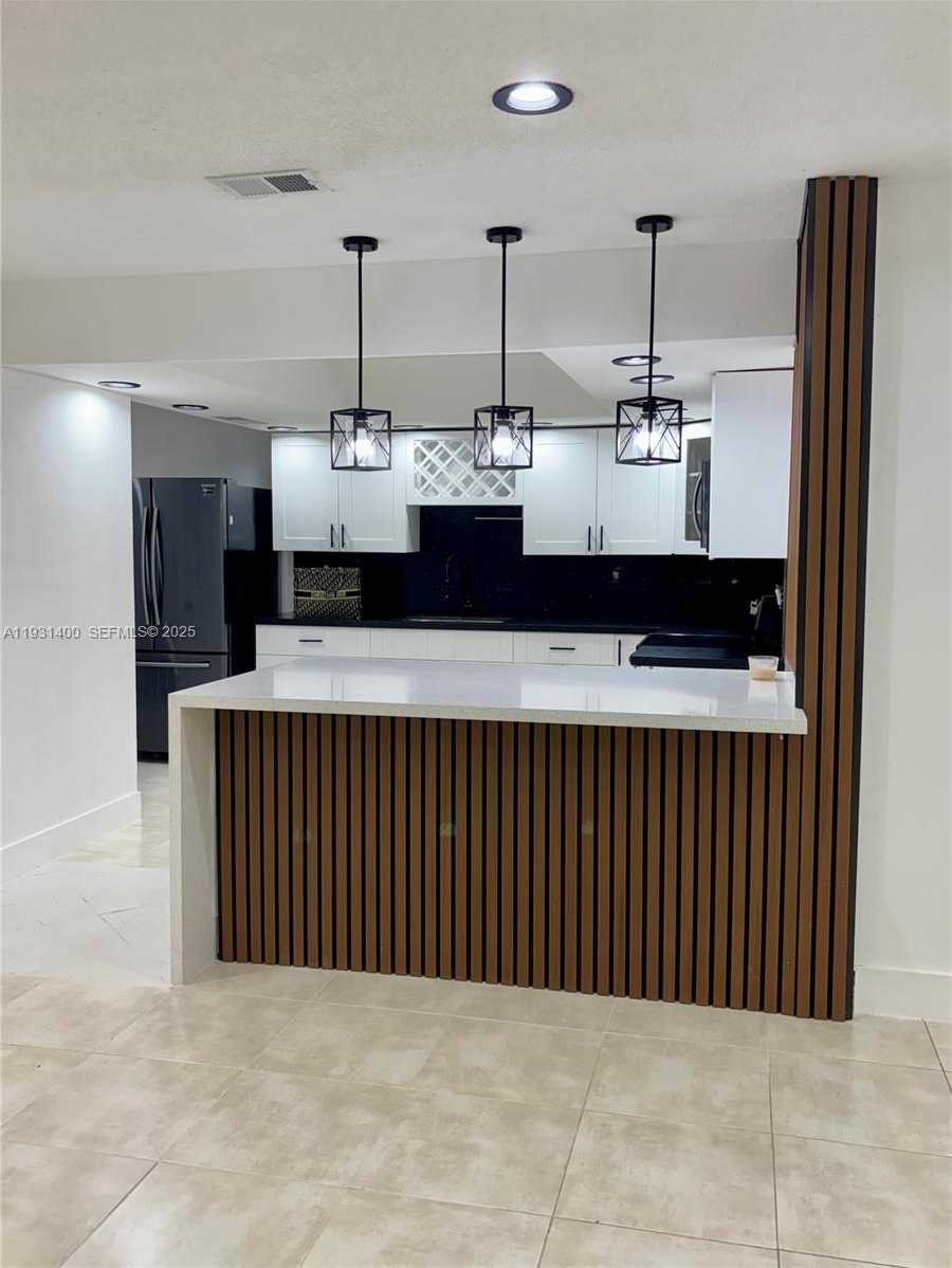 Small Image of 8561 CLARIDGE DR, Miramar Number 10