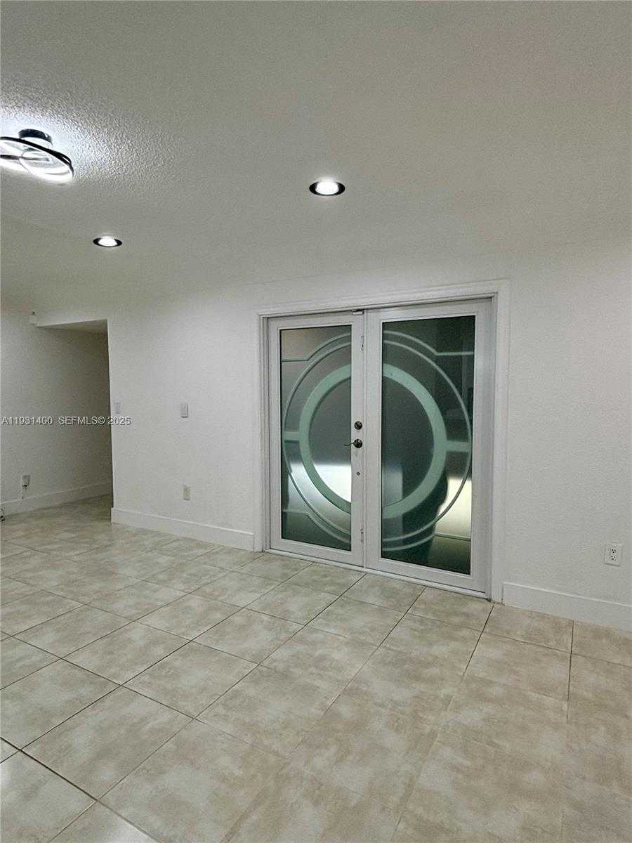 Small Image of 8561 CLARIDGE DR, Miramar Number 11