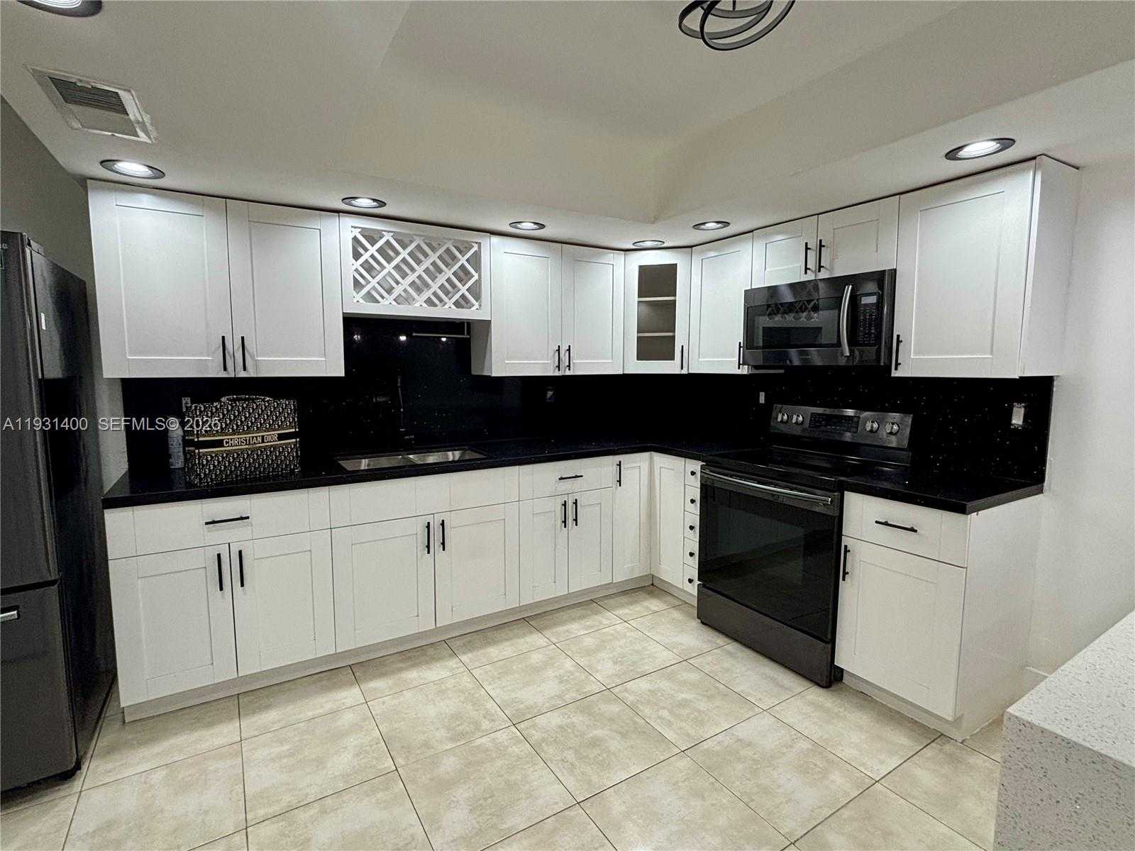 Small Image of 8561 CLARIDGE DR, Miramar Number 13