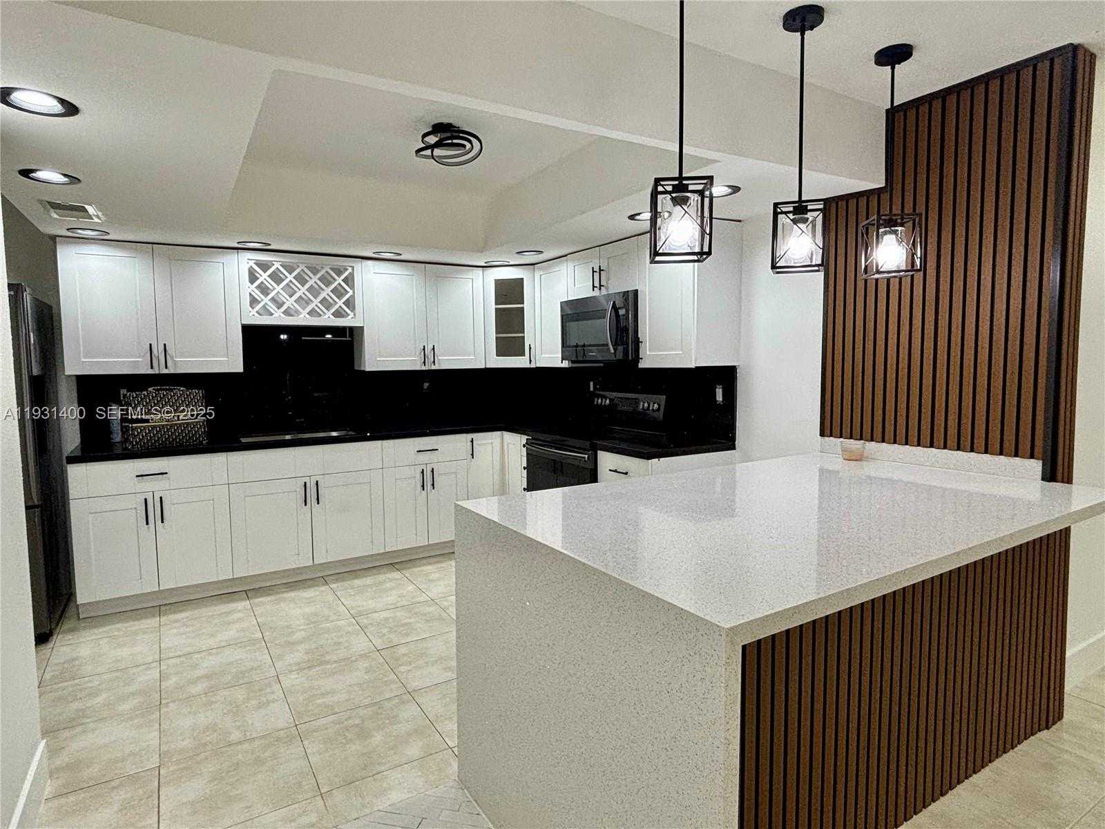 Small Image of 8561 CLARIDGE DR, Miramar Number 14