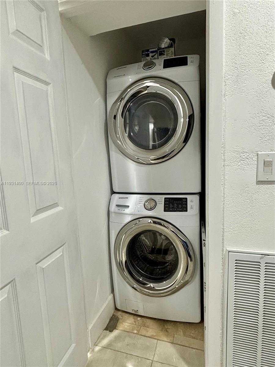 Small Image of 8561 CLARIDGE DR, Miramar Number 18