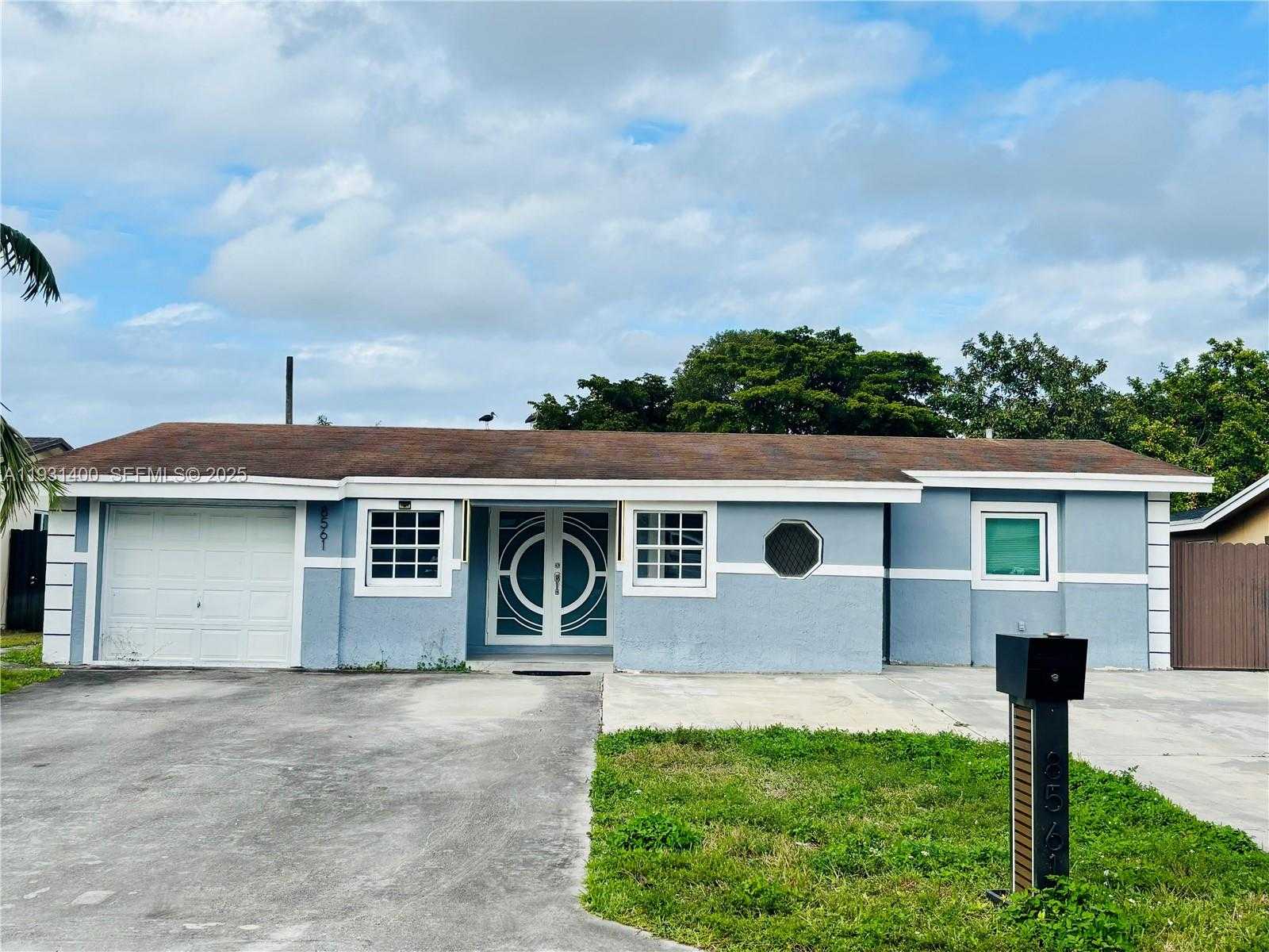 Small Image of 8561 CLARIDGE DR, Miramar Number 2