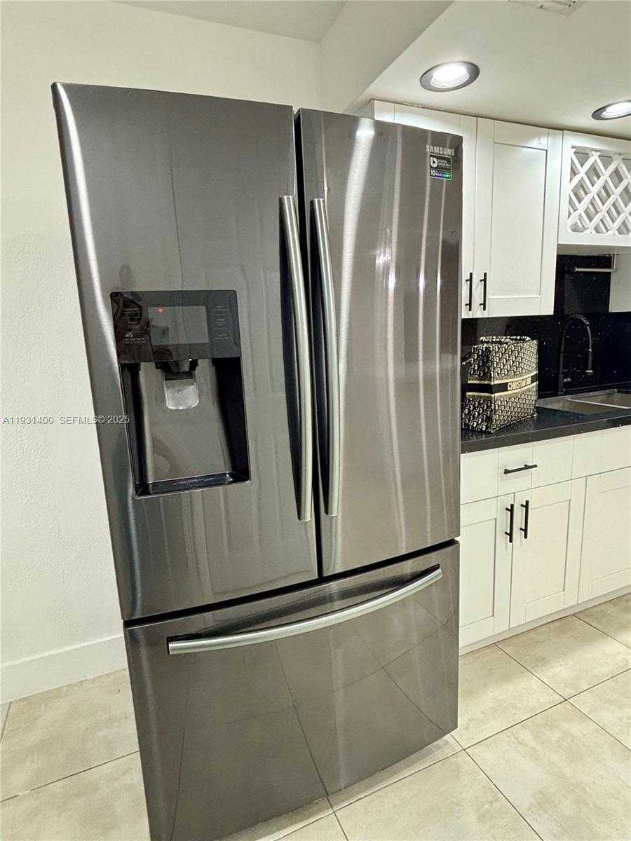 Small Image of 8561 CLARIDGE DR, Miramar Number 20