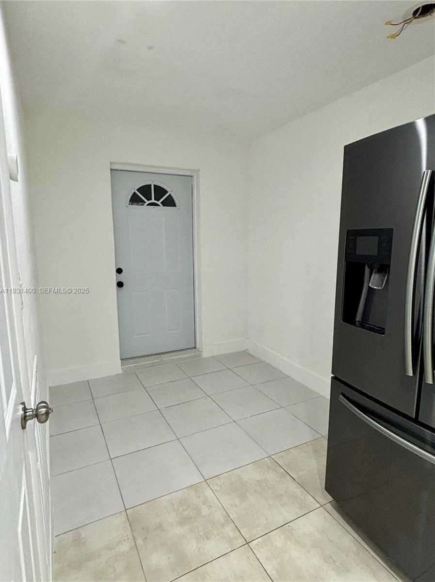 Small Image of 8561 CLARIDGE DR, Miramar Number 21