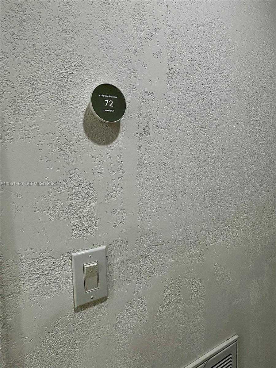 Small Image of 8561 CLARIDGE DR, Miramar Number 23