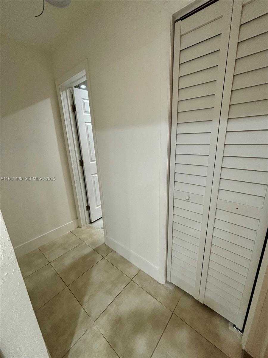 Small Image of 8561 CLARIDGE DR, Miramar Number 26