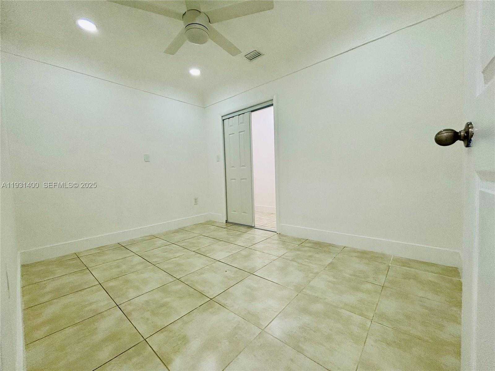 Small Image of 8561 CLARIDGE DR, Miramar Number 27