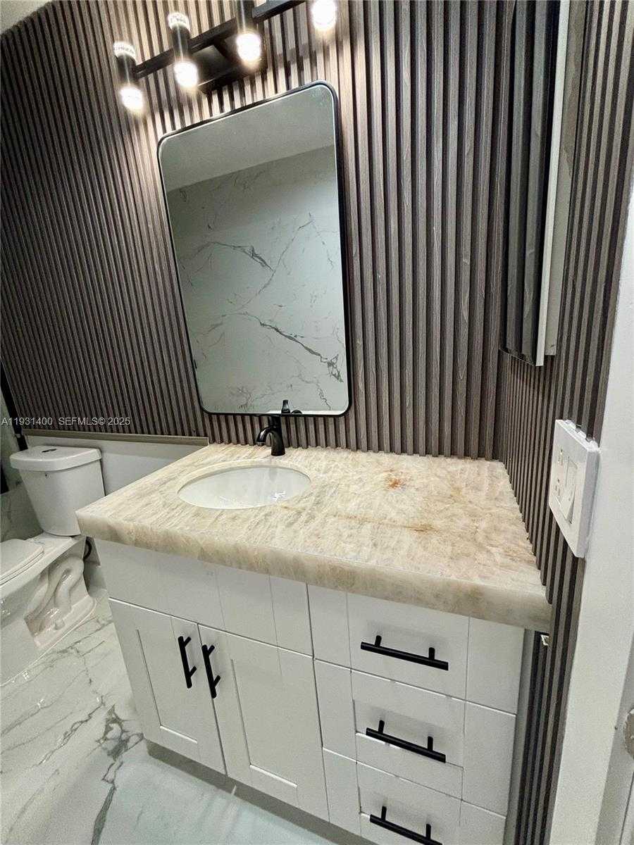 Small Image of 8561 CLARIDGE DR, Miramar Number 28