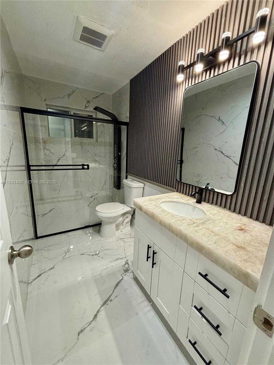 Small Image of 8561 CLARIDGE DR, Miramar Number 30