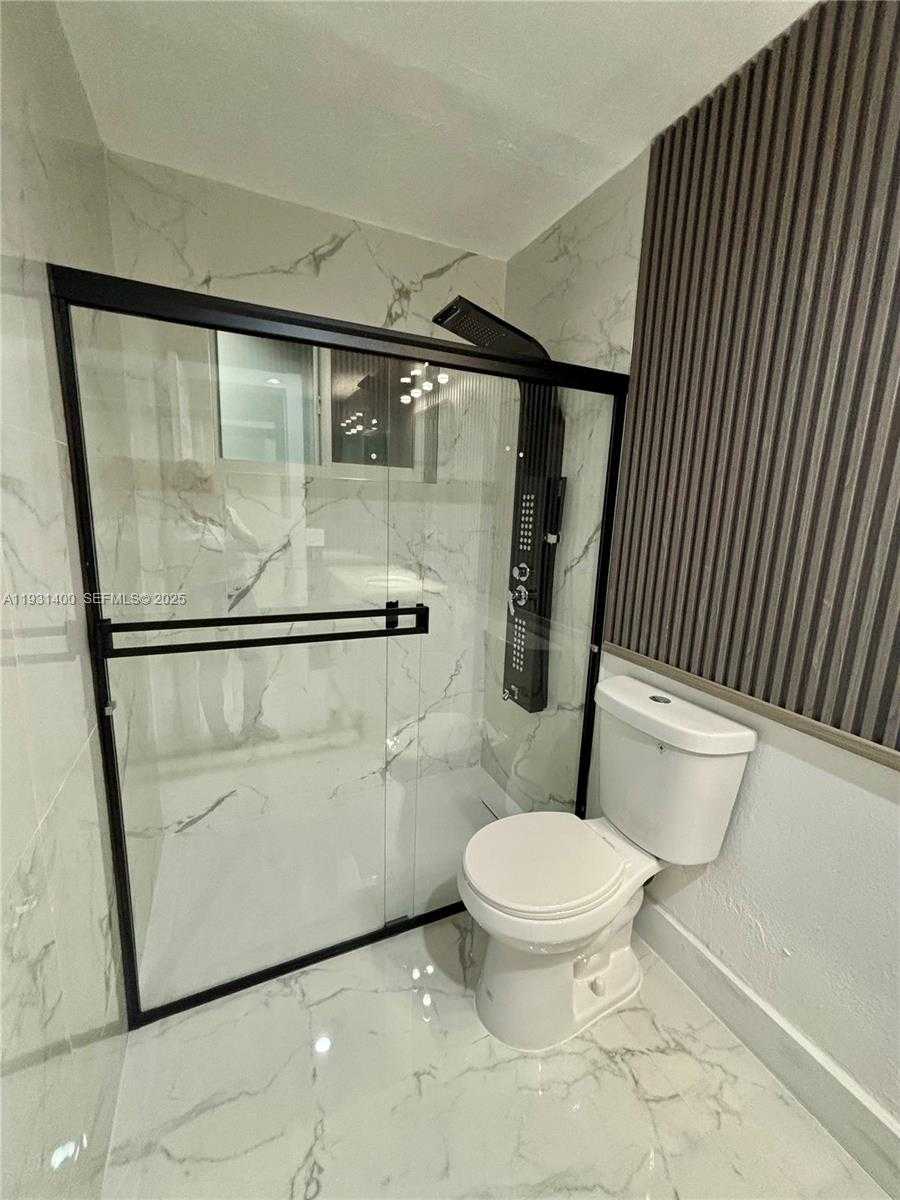 Small Image of 8561 CLARIDGE DR, Miramar Number 33