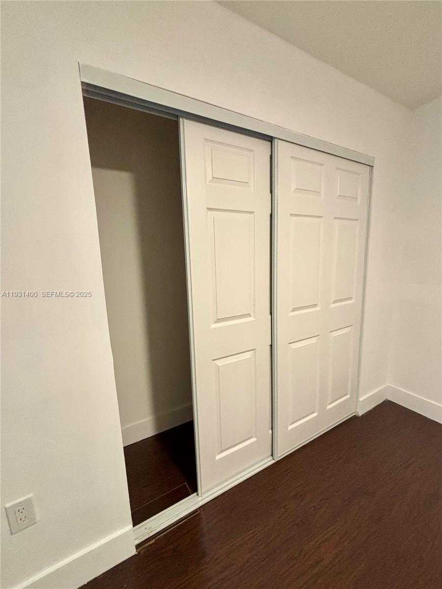 Small Image of 8561 CLARIDGE DR, Miramar Number 37