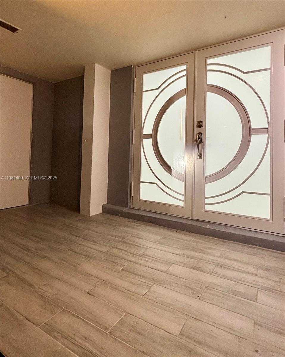 Small Image of 8561 CLARIDGE DR, Miramar Number 6