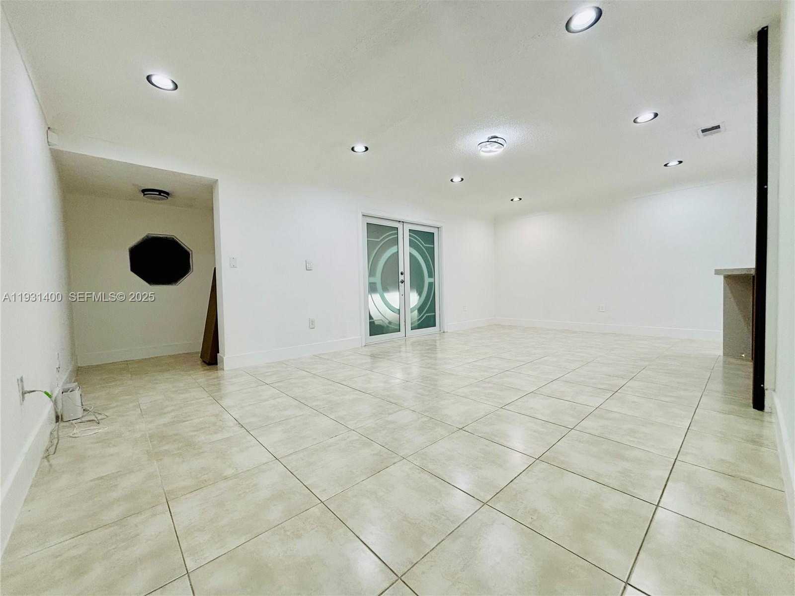 Small Image of 8561 CLARIDGE DR, Miramar Number 7