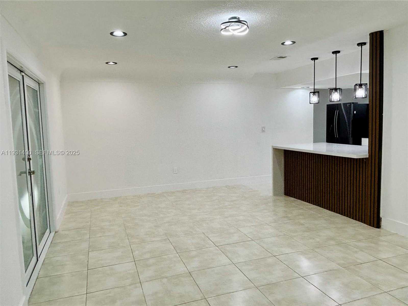 Small Image of 8561 CLARIDGE DR, Miramar Number 9