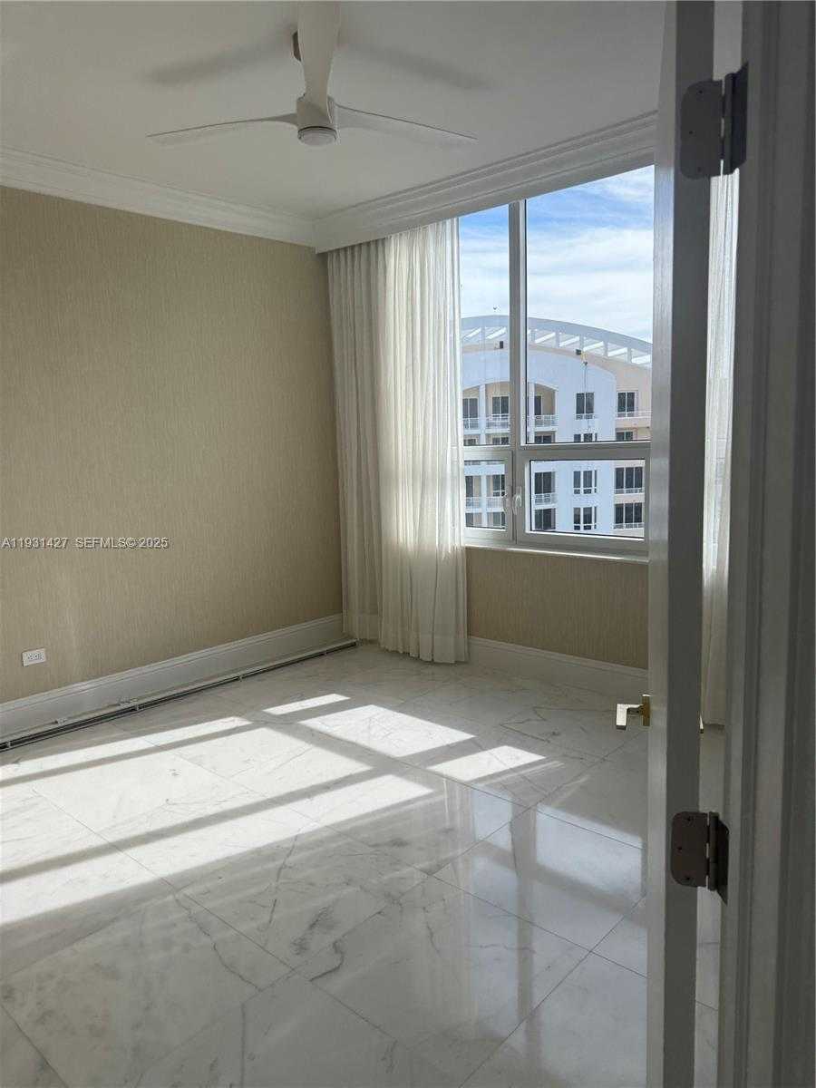 Small Image of 848 BRICKELL KEY DR #PH4003, Miami Number 7