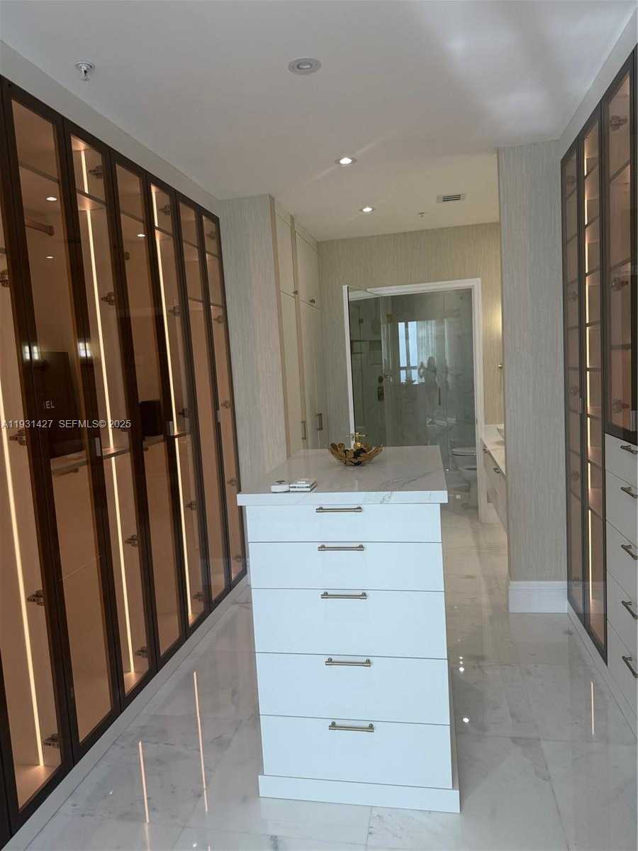 Small Image of 848 BRICKELL KEY DR #PH4003, Miami Number 9