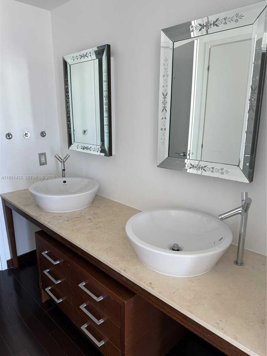 Small Image of 450 ALTON RD #2508, Miami Beach Number 11