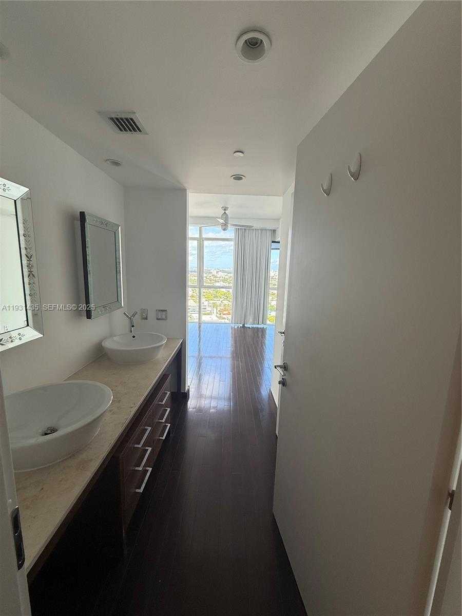 Small Image of 450 ALTON RD #2508, Miami Beach Number 13