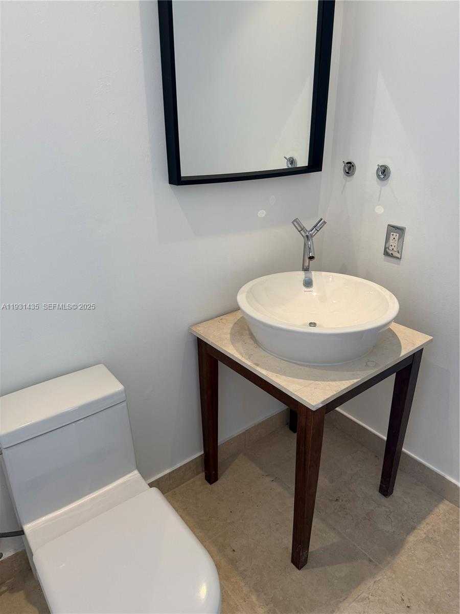 Small Image of 450 ALTON RD #2508, Miami Beach Number 8