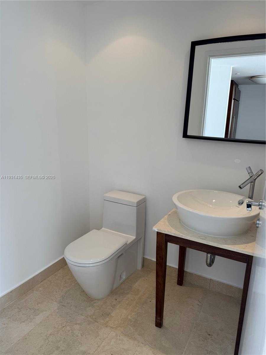 Small Image of 450 ALTON RD #2508, Miami Beach Number 9