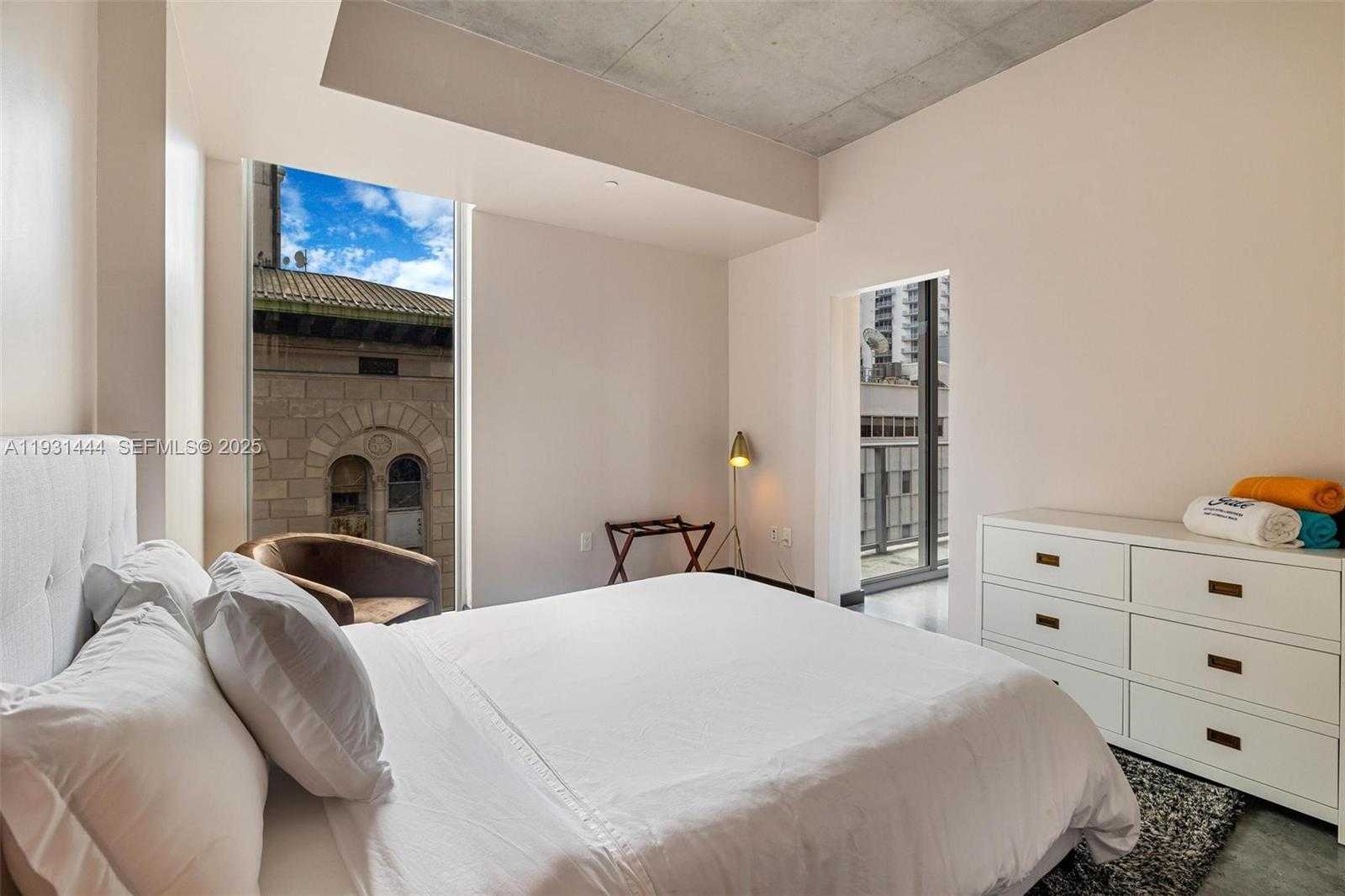 Small Image of 151 SOUTH EAST 1ST ST #401, Miami Number 17